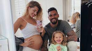 My links to wikileaks and edward snowden mean i am treated as a threat and can't return to the uk. Susses Familien Pic Sarah Harrison Ist Einfach Nur Happy Promiflash De