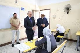 Al-Azhar Portal - بوابة الأزهر - محافظ القاهرة ورئيس قطاع المعاهد الأزهرية  يتفقدان لجان الثانوية بالقاهرة في ختام امتحانات القسم العلمي