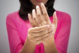Multiple sclerosis (ms) is a condition that can affect the brain and spinal cord, causing a wide range of potential symptoms, including problems with vision, arm or leg movement, sensation or balance. Que Son Los Hormigueos Por Que Se Me Duermen Las Manos Y Los Pies