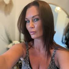 Anyone know anyone who fits car radios I've got the radio just needs  putting in