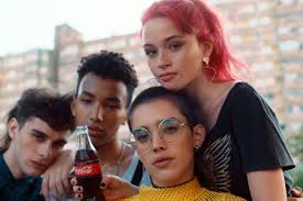 Julieta puente tiene 27 años, es runner e influencer de vida saludable. Preestreno Grey Argentina Y Coca Cola Invitan A La Generacion Z A Estar Despiertos Adlatina