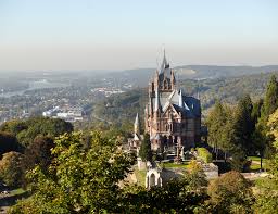 Seitdem sind unglaubliche 2.839.506 kilometer fahrtstrecke zusammengekommen. Schloss Drachenburg Auf Dem Drachenfels Bei Konigswinter
