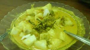 Banyak pilihan kuah untuk lontong, mulai dari lontong opor hingga lontong gulai paku atau pakis. Katupek Gulai Paku Memang Beda Tribun Pekanbaru