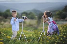 Se proponen aquí varios ejercicios didácticos para divertirse al aire libre y formar a los grupos en la importancia de aprender a colaborar con el otro. Juegos Al Aire Libre Propuestas De Ocio Educativo Formainfancia