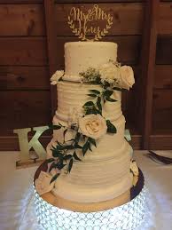 Buttercream wedding cakes are one of the most popular options for many couples. Wedding Cake Designs