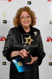 Eunice muñoz decidiu aos 92 anos acabar a sua longa carreira como atriz, e será ao eunice muñoz é a protagonista da edição de janeiro da revista cristina e, durante a entrevista, quebrou o silêncio. Neta De Eunice Munoz Diz Que O Apelido Da Avo Afeta O Seu Trabalho Como Atriz Fechou Me Portas