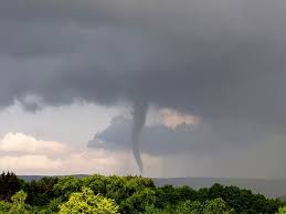 Búrka tam odniesla strechu športovej haly, poškodila atletický štadión aj s tribúnou a tiež… Tornado Nebo Tromba Meteorologove Proveruji Vzdusny Ukaz Na Pribramsku Irozhlas Spolehlive Zpravy