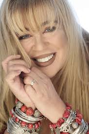 Türk müziğinin usta isimlerinden zerrin özer, paylaşımlarıyla adından söz ettirmeye devam ediyor. Zerrin Ozer Resimleri