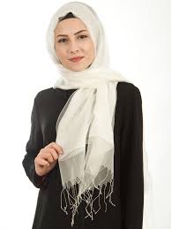 Tul Ipek Sal Armanda Cift Katli Tul Ipek Sal Ekru Moda Stilleri Stil Sal