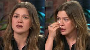 Elton John Reveals How He Turned Kneecaps Into Gold Jewelry in New  Documentary