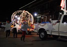 Snow Globe For A Float Giant Snow Globe With A Full Size Christmas Tree Inside And Yes It Christmas Parade Floats Christmas Parade Parade Float Diy