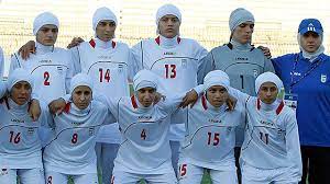Dort treffen die türkinnen auf die zweimaligen weltmeisterinnen aus deutschland sowie portugal, serbien, israel und bulgarien. Iran Im Frauen Nationalteam Spielen Angeblich Acht Manner