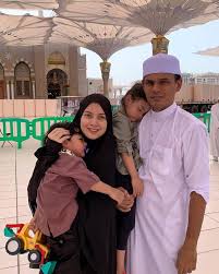 Kesian kami kat lisa surihani yang cantik, comel dan bijak pandai nie. Sejak Berhijab Lisa Surihani Terus Istiqamah Panjat Doa Agar Ikhlas Mendalami Ilmu Tajwid Nona
