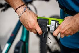But the litelok gold wearable actually allows you to wear your bike lock. Litelok Gold Litelock Silver Schlosser Im Test