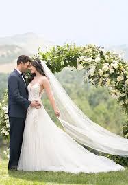 When shopping for a gown, there are a couple things that a pear shaped bride might want to keep in mind: Best Wedding Dresses For Pear Shaped Brides Pretty Happy Love Wedding Blog Essense Designs Wedding Dresses