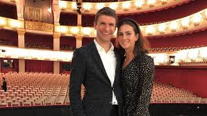 Lisa müller at the international shooting sport federation. Thomas Lisa Muller Weihnachtliche Date Night Beim Ballett Promiflash De