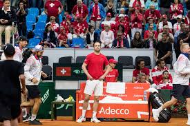 Coupe davis la coupe davis a vécu… celle des matchs sans fin au meilleur des cinq sets, celle des rebondissements et des surprises inattendus, celle de la ferveur populaire dans des villes qui sans elle n'auraient jamais accueilli les stars de la planète tennis. Swiss Indoors Federer Sur Son Nuage Radio Lac
