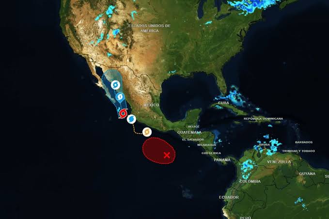 Huracán Simon mantiene bajo vigilancia a estados del Pacífico mexicano