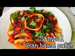 The sweet and sour sauce recipe is known to be a part of chinese cuisine but it was actually used in england dating back to the middle ages. Cara Masak Ikan Bawal Masam Manis Sweet Sour Fish Recipe Litetube
