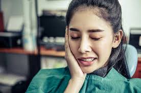 Ketika anda mengalami sakit gigi, anda akan merasakan rasa. Tips Mengatasi Saat Sakit Gigi Di Tengah Pandemi Corona