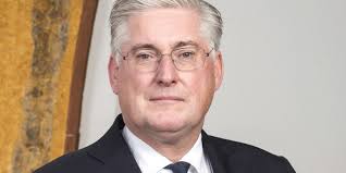 Damit sie als kunde die bestmögliche beratung erhalten, gibt es von seiten des gesetzgebers umfangreiche regularien und vorgaben für. Furst Fugger Offnet Seine Vermogensverwaltung Fur Andere Banken
