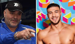 Looking at tommy fury like yes that is correct you will be my crush for the summer, out with the old in with the new. Tommy Fury Dad Who Is Love Island S Tommy And Tyson Fury S Father Tv Radio Showbiz Tv Express Co Uk