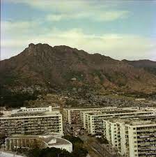 獅子山下之横頭磡徙置區 照片左下之賽馬會診所還在 world cities hong kong photo