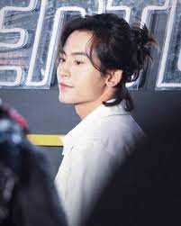 I heard that you plan to grow your long hair to make a modern drama ( i don't want you to work so hard. Violet On Twitter Zhang Zhehan Bring Ur Long Hair Back Please Im Not Above Begging