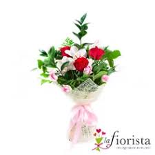 Mostra tutto il tuo romanticismo con questo elegante bouquet di rose rosse e gypsophila della più alta qualità. Come Scegliere I Fiori Da Regalare Per Un Compleanno Articoli Da Lafiorista It