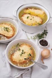 Rezept Zwiebelsuppe Mit Prosecco Kasecrostini Rezept Zwiebelsuppe Lebensmittel Essen Suppe