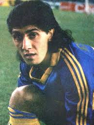 Thread by @LaSolapaOk: #JuevesRetro Hoy repasamos la carrera de uno de los  máximos idolos del fútbol Argentino de los 80'. El inolvidable Comitas Los  éxitos Xeneiz…