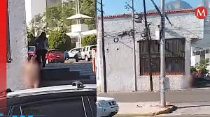 Mujer es captada en video desnuda caminando en Monterrey- Grupo Milenio