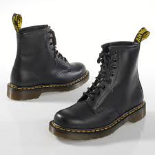 Vous trouverez les chaussures qui iront avec toutes vos tenues parmi sa collection authentique, sélectionnée avec le plus grand soin. Bottines Femme La Redoute Bottines Hautes Dr Martens Cuir Mat Prix 129 00 Euros Iziva Com
