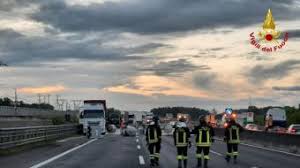 Sul posto ci sono i vigili del. Incidente Stradale Generico Vigilfuoco Tv