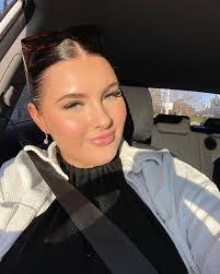 Jade Bowman's Instagram, Twitter & Facebook