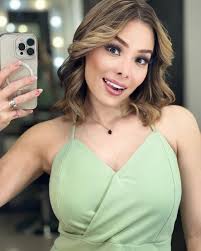 Viernes de tomarse la vida con calma 😌…. 👗 @mcb.glam #dress  #outfitoftheday #zelennyibarra #tvnews #tvhost #mty