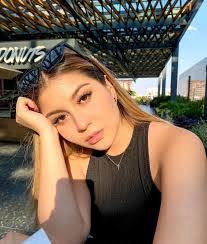 Jenni Munoz's Instagram, Twitter & Facebook