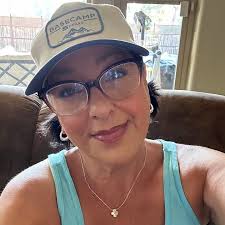 Warning about a suspicious man following women in Redding, California