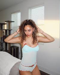 Alicia Montes - Free pics, galleries & more at Babepedia