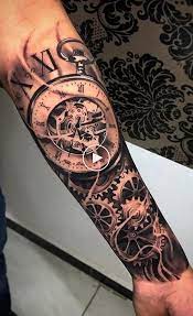 Zadní prostor je často využíván co nejefektivněji, zde vytvářejí celé grafy, velké obrazy, vojenské bitvy a tak dále. 80 Photos Of Male Arm Tattoos Toptattoos Arm Tattoos For Guys Watch Tattoos Watch Tattoo Design