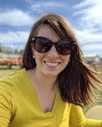 Melissa Beringer's Instagram, Twitter & Facebook