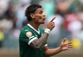 Inter and Tottenham Vie for Palmeiras' Richard Rios