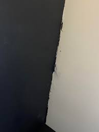 How to paint ceiling edges. How To Paint An Even Line Between Wall And Ceiling I Tried Using Masking Tape And It Utterly Failed This Was The Worst One The Others Are A Bit Better Painted