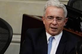 El expresidente álvaro uribe vélez lamentó la muerte del ministro de defensa, carlos holmes trujillo, este martes. Alvaro Uribe El Proceso De Falsos Testigos Por El Que Se Ordeno Detencion Al Expresidente Cortes Justicia Eltiempo Com