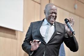 Era un sonido diferente para la época, pero disfrutaba de la aceptación de una gran fanaticada que empezó a seguirlo. Johnny Ventura Merenguero Hasta La Tambora Godominicanrepublic Com