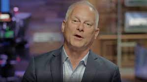 The popular sportscenter anchor and former unlv quarterback disclosed in a social media post monday that he is leaving the network. Kenny Mayne S Wider World Of Sports Watch Espn