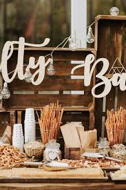 New Wedding Trend Salty Bar Instead Of Candy Bar The Salty Bar Competes With The Sweet Candy Bar At In 2020 Hochzeit Schokoriegel Candy Bar Hochzeit Snacks Hochzeit