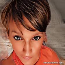 Nothing screams fall like a warm bowl of Pumpkin Oatmeal. Add steel-cut  oats, pumpkin puree, almond milk, and some autumnal spices into your slow  cooker, and let the magic happen over 8