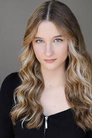 Allison Hillyer's Instagram, Twitter & Facebook