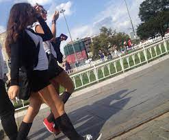 Istanbul Mini Etekli Liseli Kizlar Sokakta Gizli Cekim Turk Ifsa Yeni Tum Fotograflar Icin Tiklayiniz 5 Saniye Bekledikten Sonra Sag Ust Kizlar Fotograf Sort